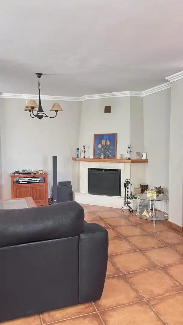 Casa o chalet en venta en Calle Miguel Ángel Isla Lucio, 2, Manantiales - Lagar - Cortijo Sala de estar de Casa o chalet en venta en Alhaurín de la Torre con Aire acondicionado, Terraza y Balcón