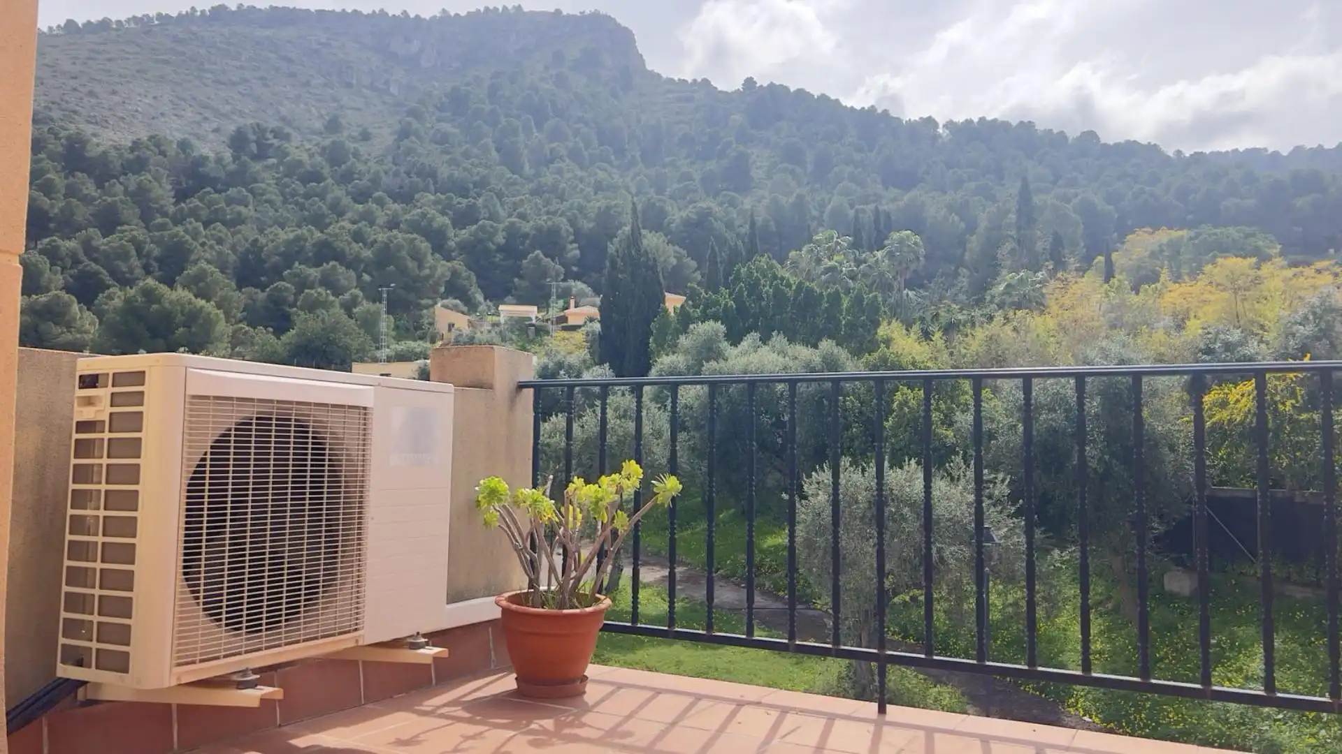 Casa o chalet en venta en Calle Miguel Ángel Isla Lucio, 2, Manantiales - Lagar - Cortijo Terraza de Casa o chalet en venta en Alhaurín de la Torre con Aire acondicionado, Terraza y Balcón