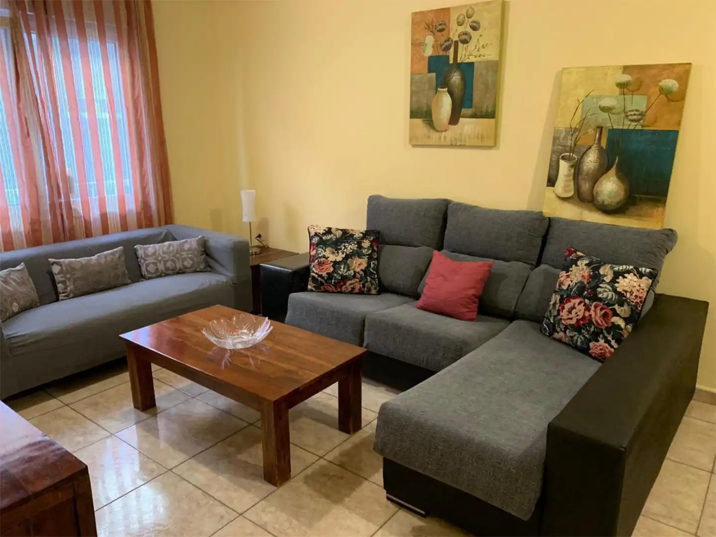 Sala d'estar de Pis de lloguer en Puerto del Rosario amb Traster i Moblat