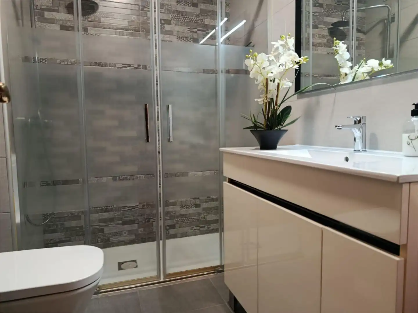 Badezimmer von Wohnung zum Verkauf in Reus mit Klimaanlage und Balkon