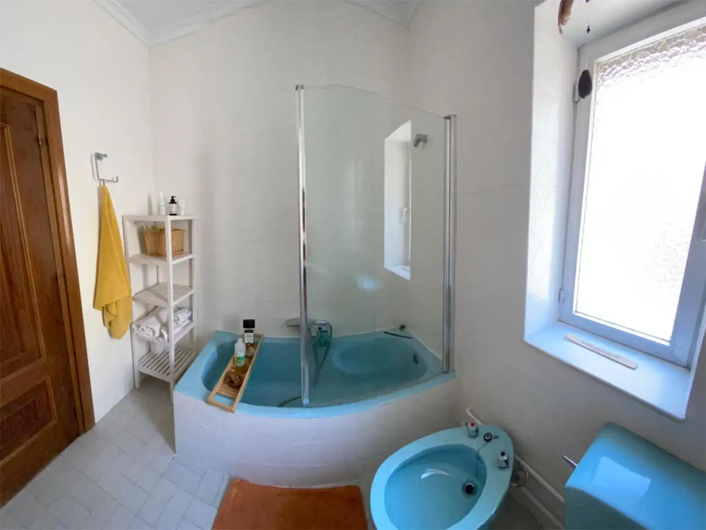Room in Calle Cuartel de la Montaña, 2, Estación Bathroom of Flat for share in Ávila with Heating, Parquet flooring and Furnished