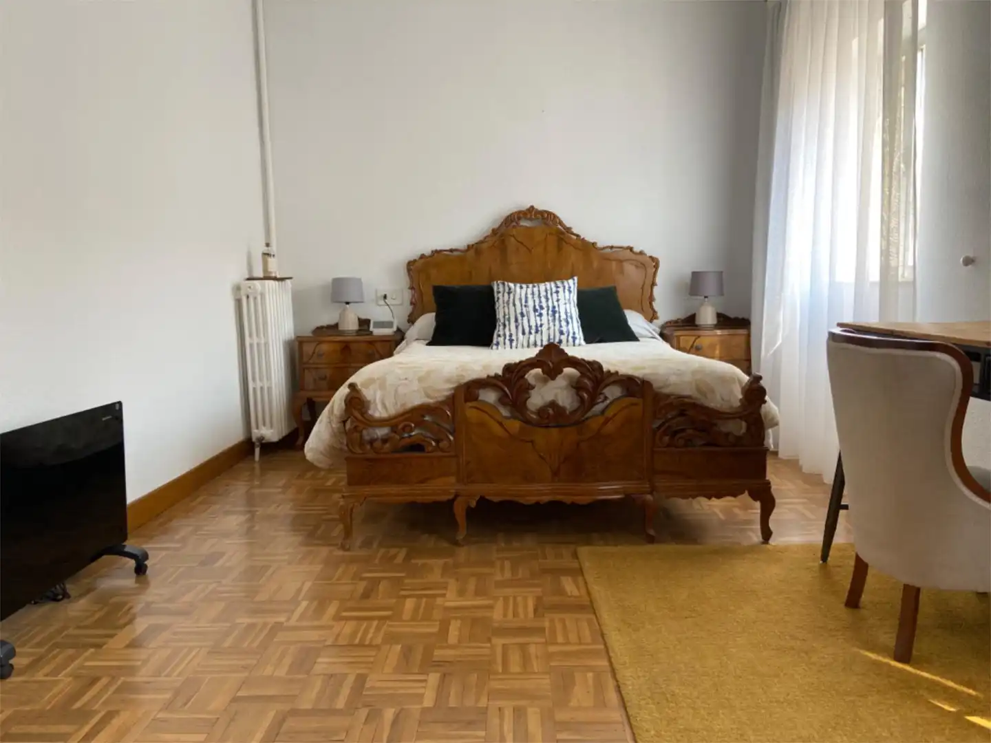 Room in Calle Cuartel de la Montaña, 2, Estación Bedroom of Flat for share in Ávila with Heating, Parquet flooring and Furnished