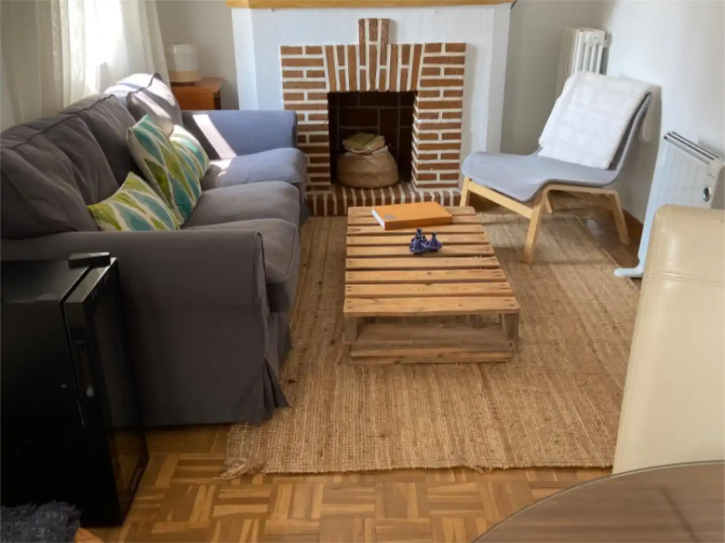 Room in Calle Cuartel de la Montaña, 2, Estación Living room of Flat for share in Ávila with Heating, Parquet flooring and Furnished