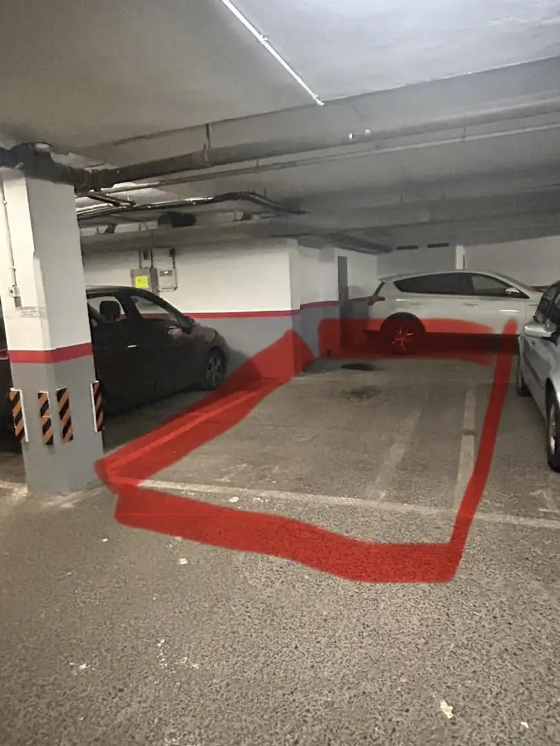 Garage zur Miete in Calle de Campomanes, 12, Fontán Parkplatz von Garage zur Miete in Oviedo