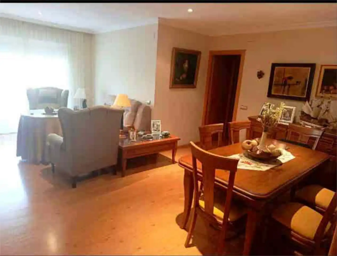 Piso en venta en Tiro de Línea Comedor de Piso en venta en Sevilla con Calefacción, Jardín privado y Terraza