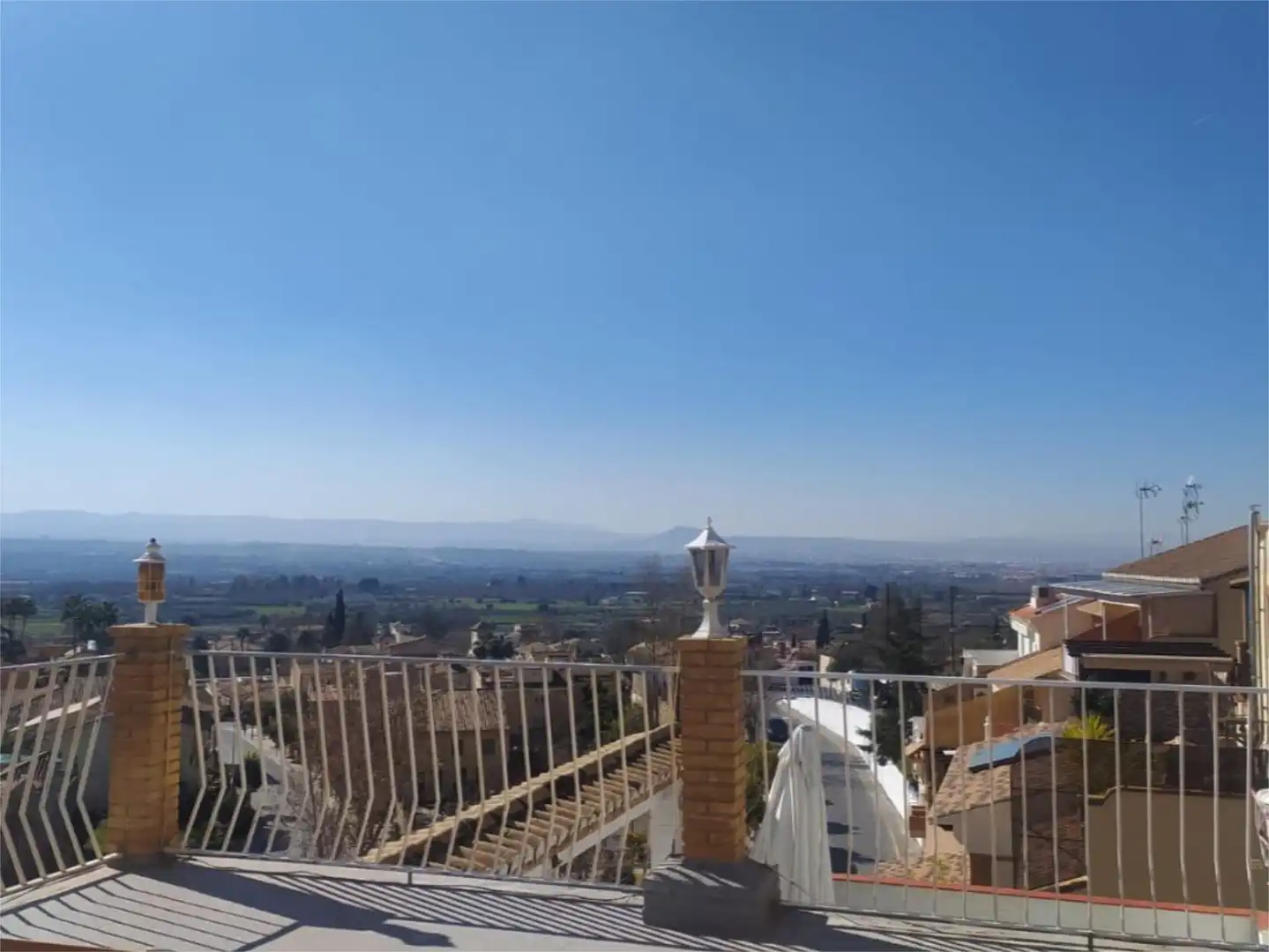 Piso de alquiler en Avenida del Sol, 10, Huétor Vega Vista exterior de Piso de alquiler en Huétor Vega con Aire acondicionado, Calefacción y Jardín privado