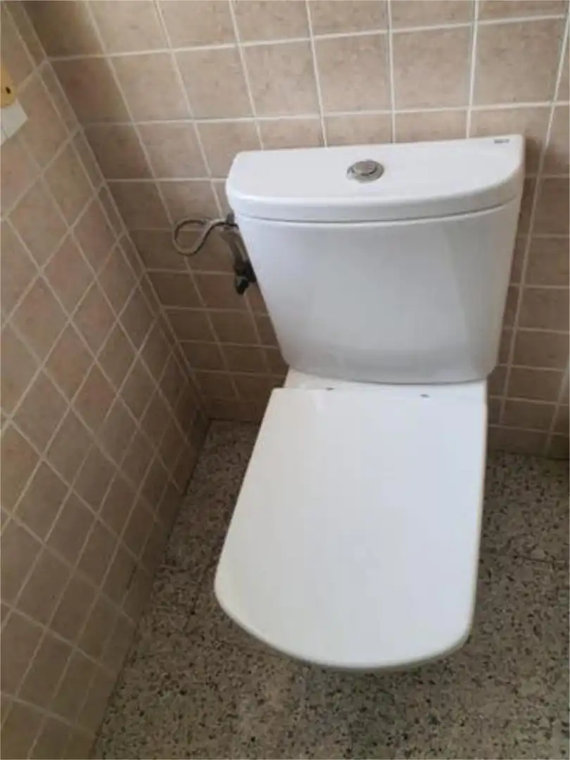 Bathroom of Commercial properties for rent in Córdoba