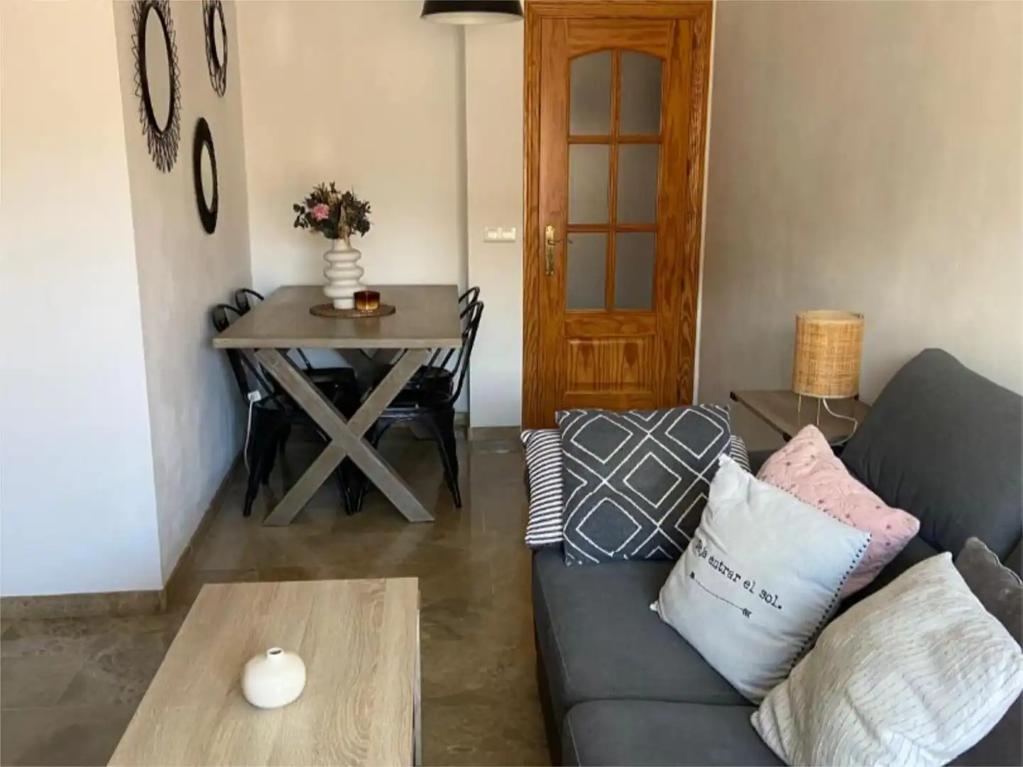 Piso en venta en Camino Suárez, 58, Parque Victoria Eugenia Sala de estar de Piso en venta en Málaga con Aire acondicionado, Terraza y Trastero