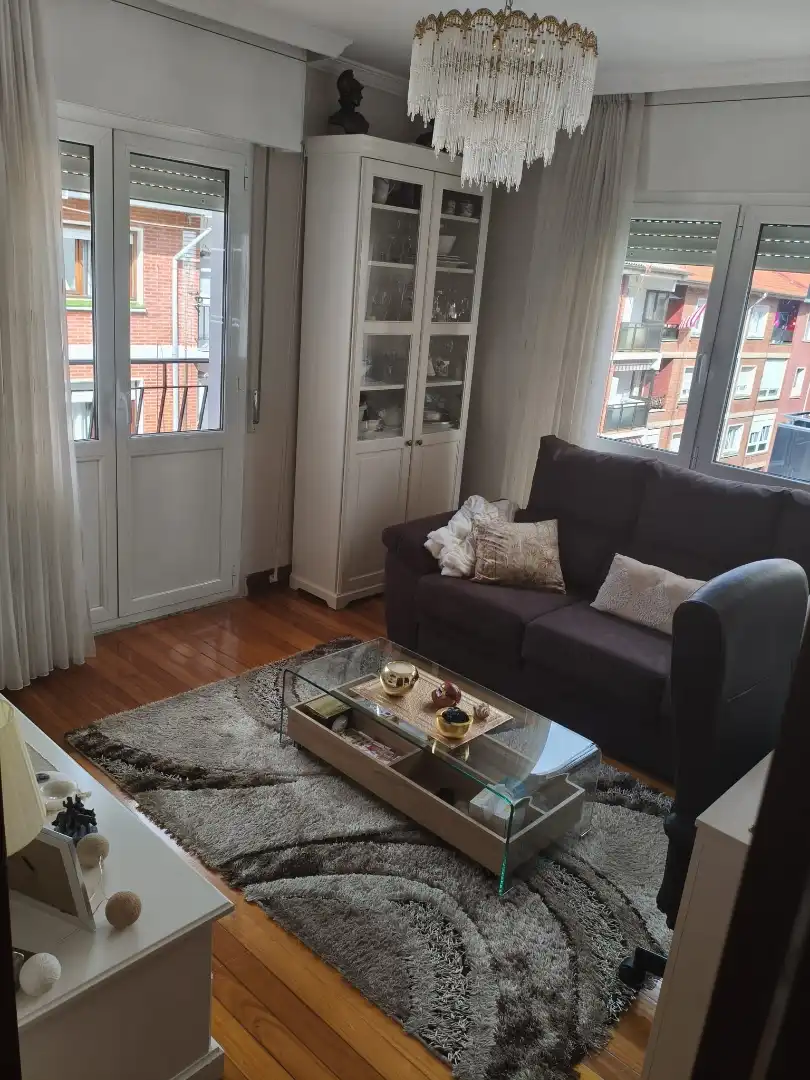 Sala d'estar de Pis en venda en Portugalete amb Balcó