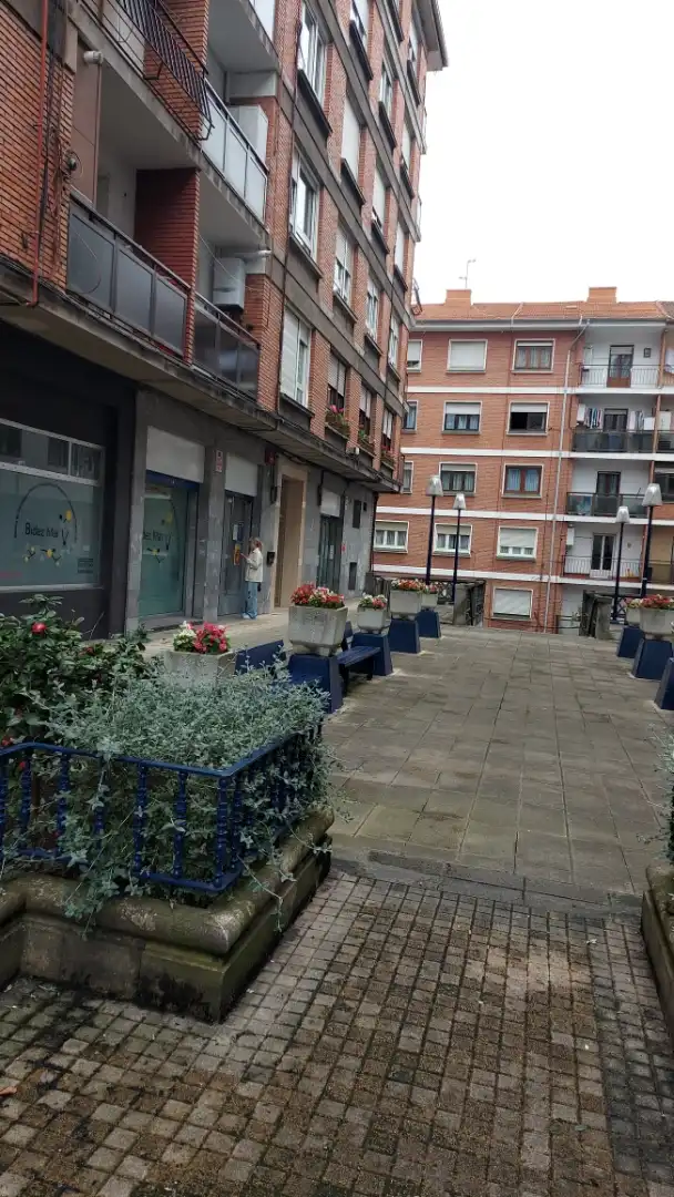 Wohnung zum Verkauf in Valentin de Berriotxoa Kalea, 2, Centro Außenansicht von Wohnung zum Verkauf in Portugalete mit Balkon
