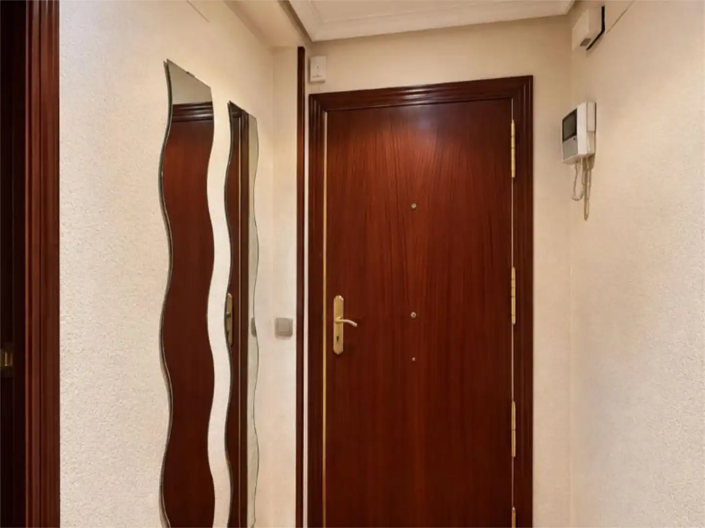 Piso en venta en Madrid con Calefacción, Terraza y Videoportero