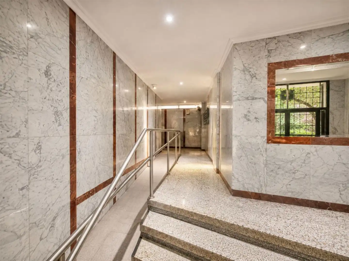 Piso en venta en Madrid con Calefacción, Terraza y Videoportero
