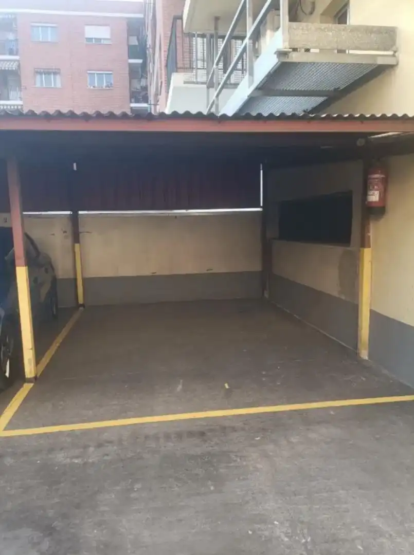 Garaje de alquiler en Calle Caballero de la Rosa, 19, San Millán - Ayuntamiento Parking de Garaje de alquiler en Logroño