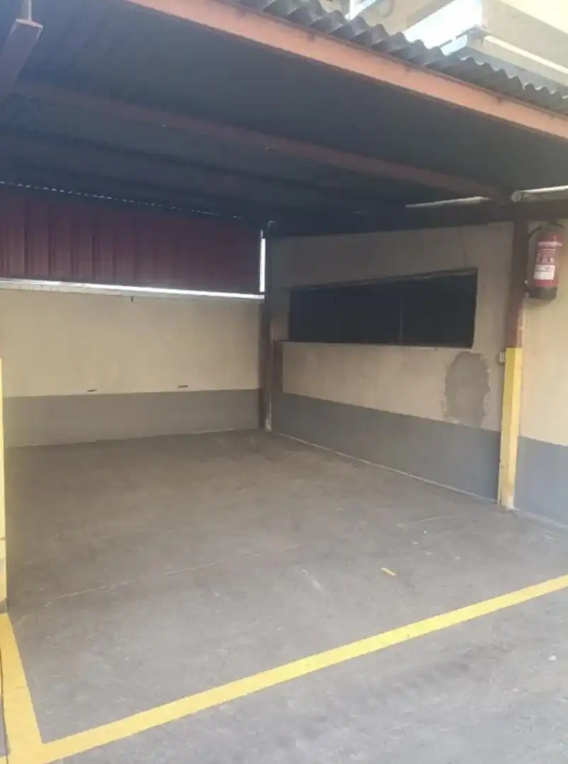 Garaje de alquiler en Calle Caballero de la Rosa, 19, San Millán - Ayuntamiento Garaje de alquiler en Logroño