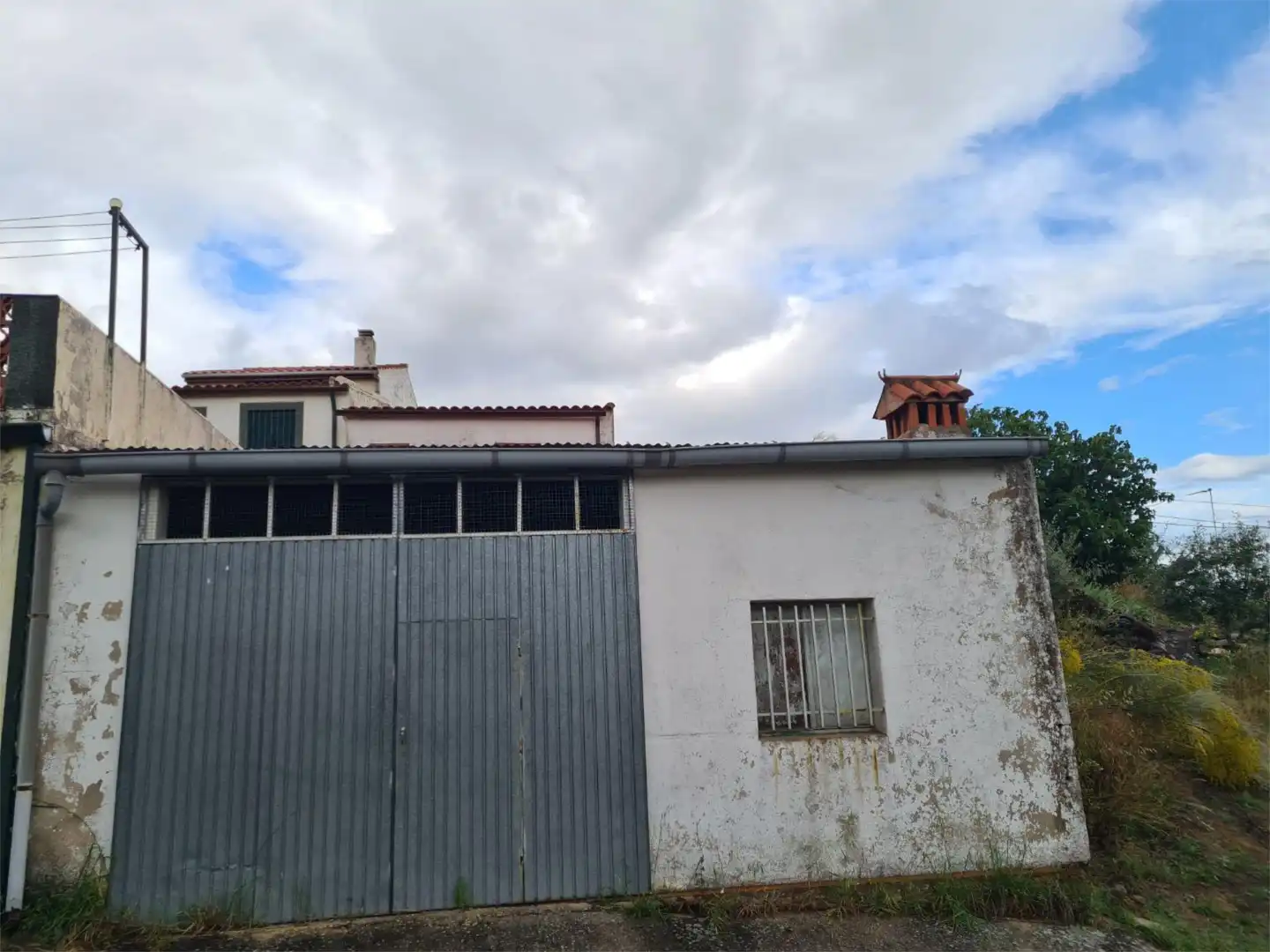 Außenansicht von Wohnung zum Verkauf in Valencia de Alcántara mit Privatgarten, Abstellraum und Möbliert