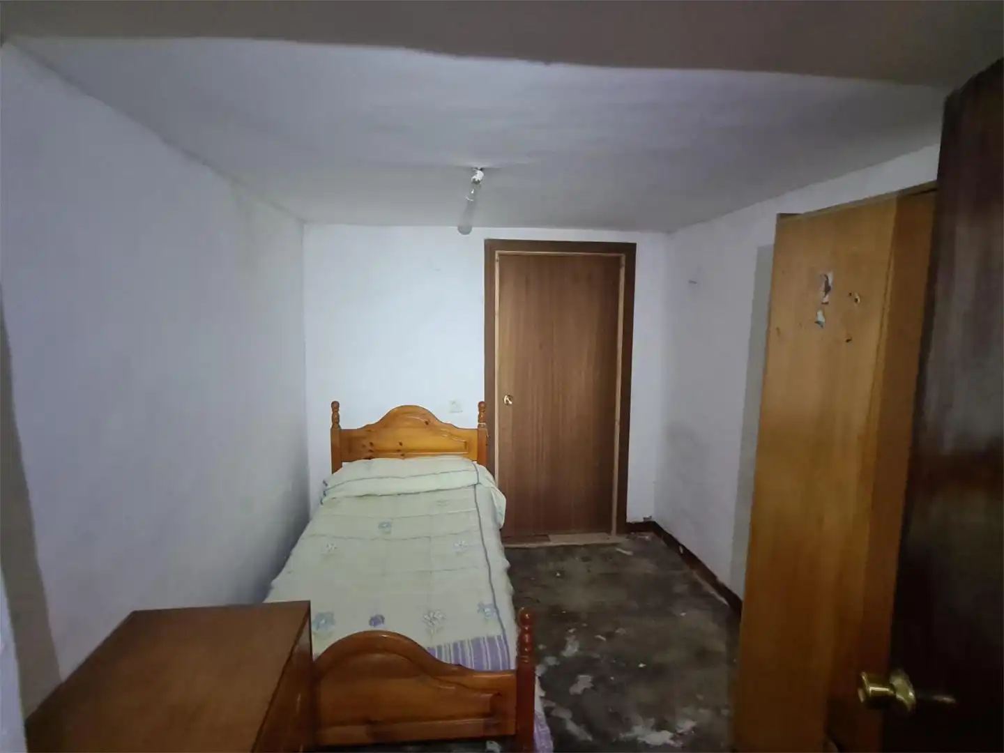 Wohnung zum Verkauf in Valencia de Alcántara mit Privatgarten, Abstellraum und Möbliert