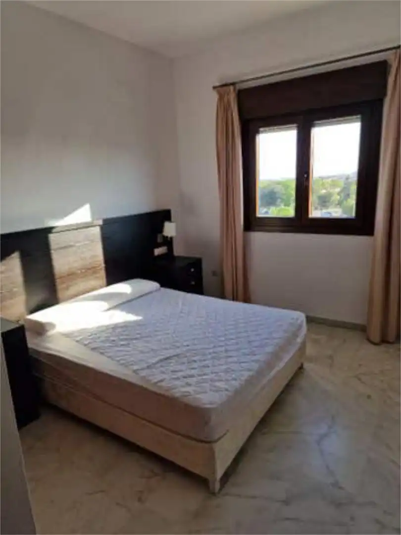 Schlafzimmer von Wohnung zum Verkauf in Bormujos mit Heizung, Privatgarten und Schwimmbad