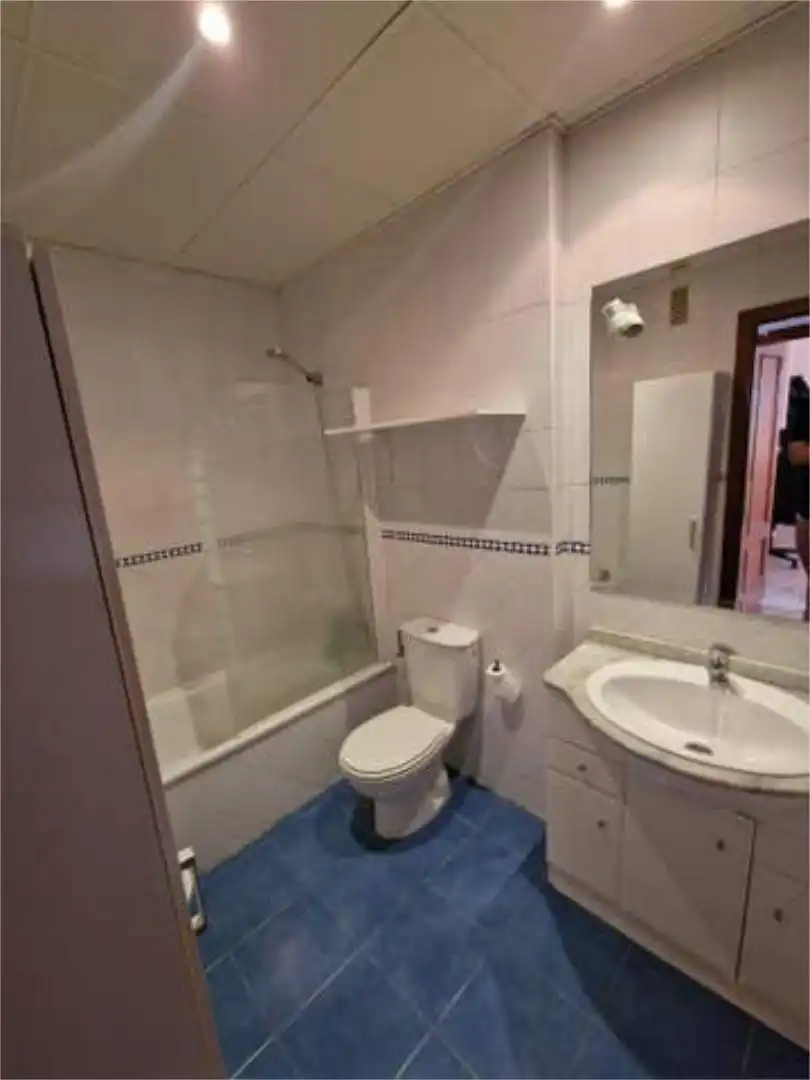 Badezimmer von Wohnung zum Verkauf in Bormujos mit Heizung, Privatgarten und Schwimmbad