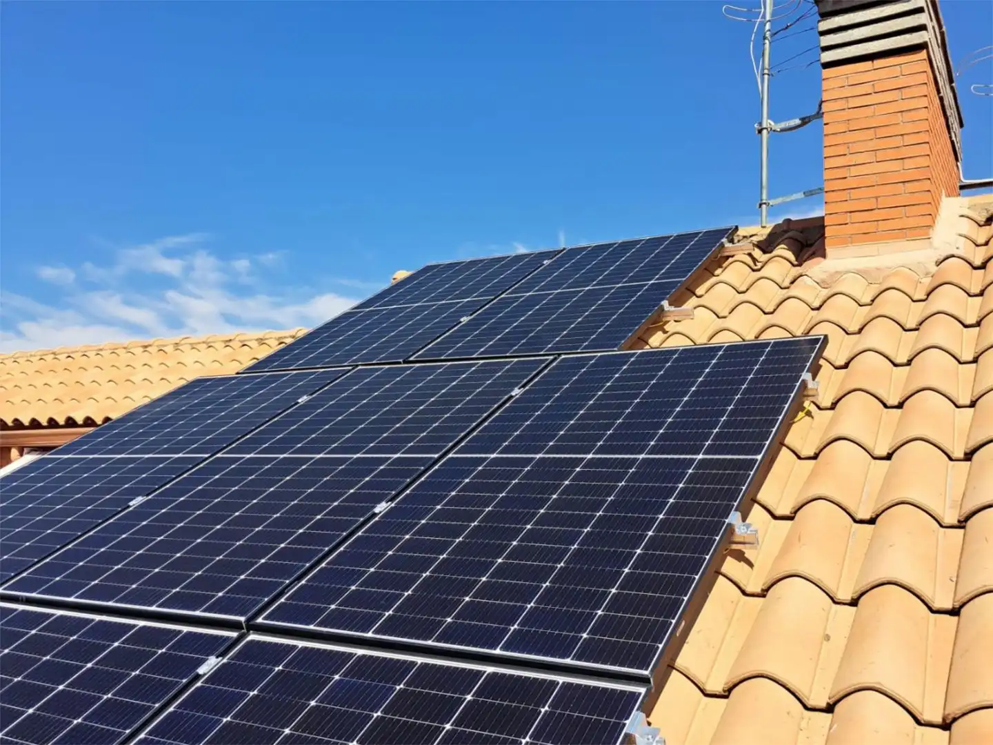 Exterior view of Detached homes for sale in Alcalá de Henares  with Air Conditioner and Terrace