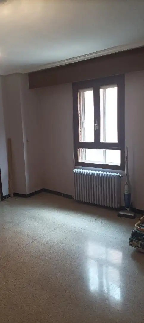 Wohnung zum Verkauf in Plaza Gutiérrez Semprún, 2, Delicias Schlafzimmer von Wohnung zum Verkauf in Valladolid mit Heizung, Terrasse und Möbliert