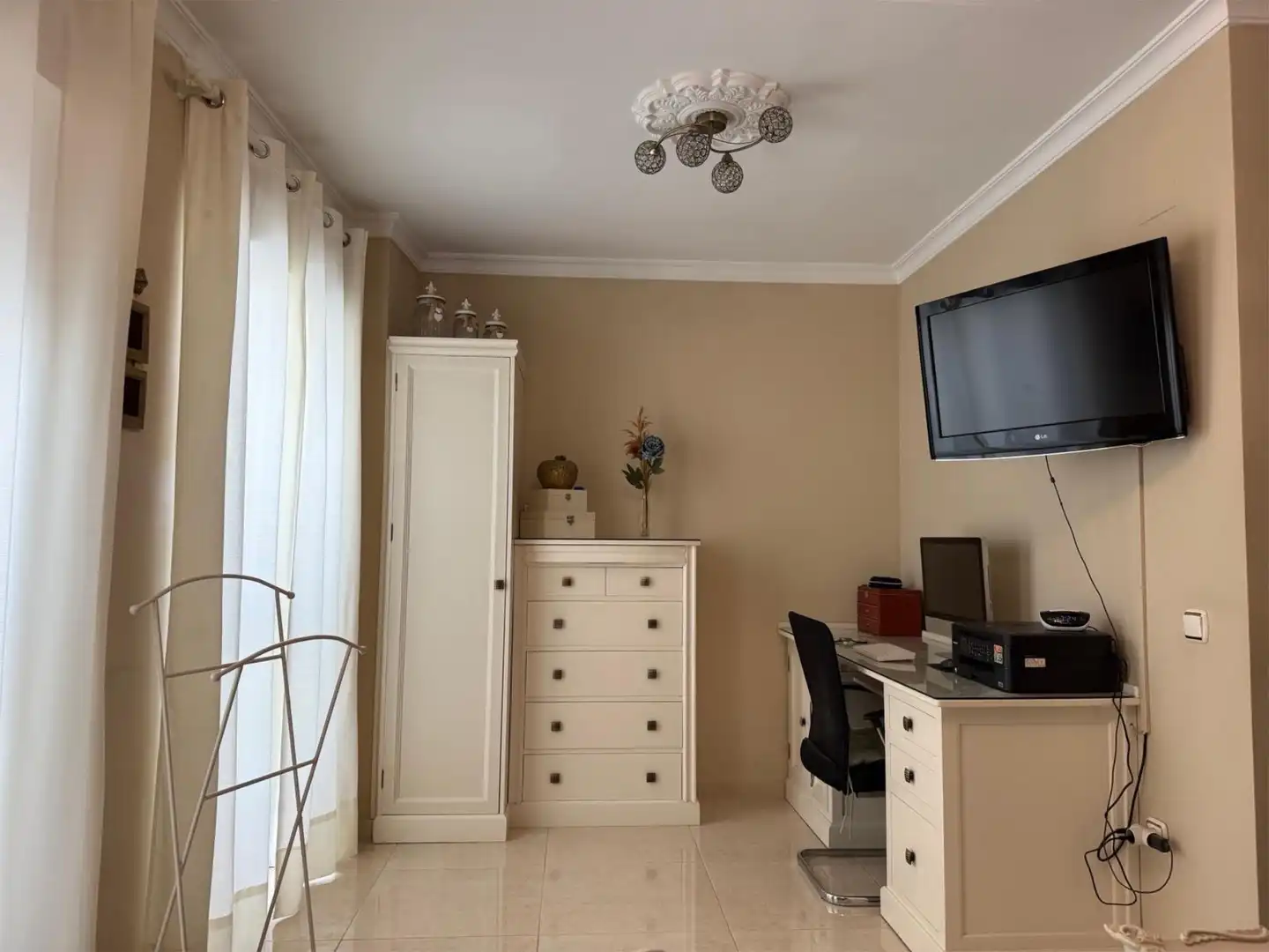 Schlafzimmer von Einfamilien-Reihenhaus zum Verkauf in San Fernando mit Klimaanlage und Balkon