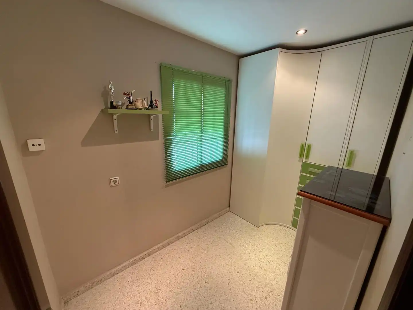 Küche von Einfamilien-Reihenhaus zum Verkauf in San Fernando mit Klimaanlage und Balkon