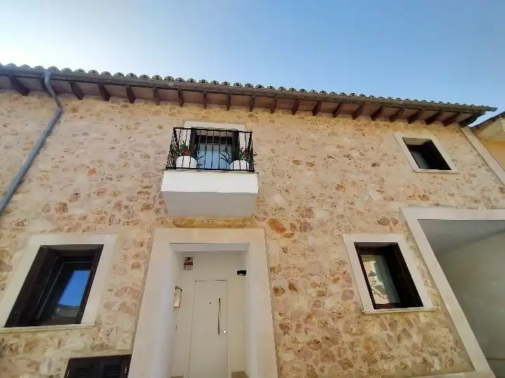 Casa adosada en venta en Carrer Sant Antoni Abat, 8, Consell Vista exterior de Casa adosada en venta en Consell con Aire acondicionado, Terraza y Balcón