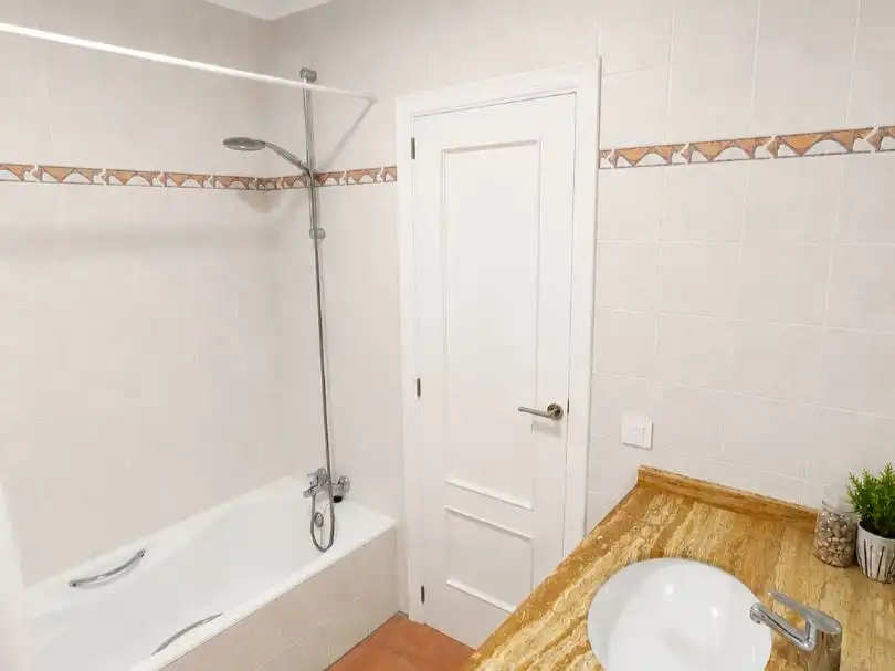 Casa adosada en venta en Carrer Sant Antoni Abat, 8, Consell Baño de Casa adosada en venta en Consell con Aire acondicionado, Terraza y Balcón