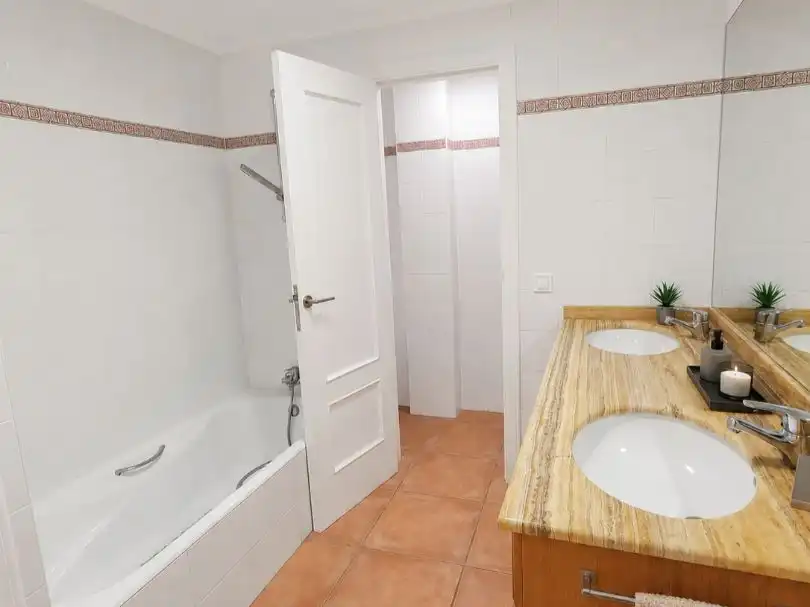 Casa adosada en venta en Carrer Sant Antoni Abat, 8, Consell Baño de Casa adosada en venta en Consell con Aire acondicionado, Terraza y Balcón
