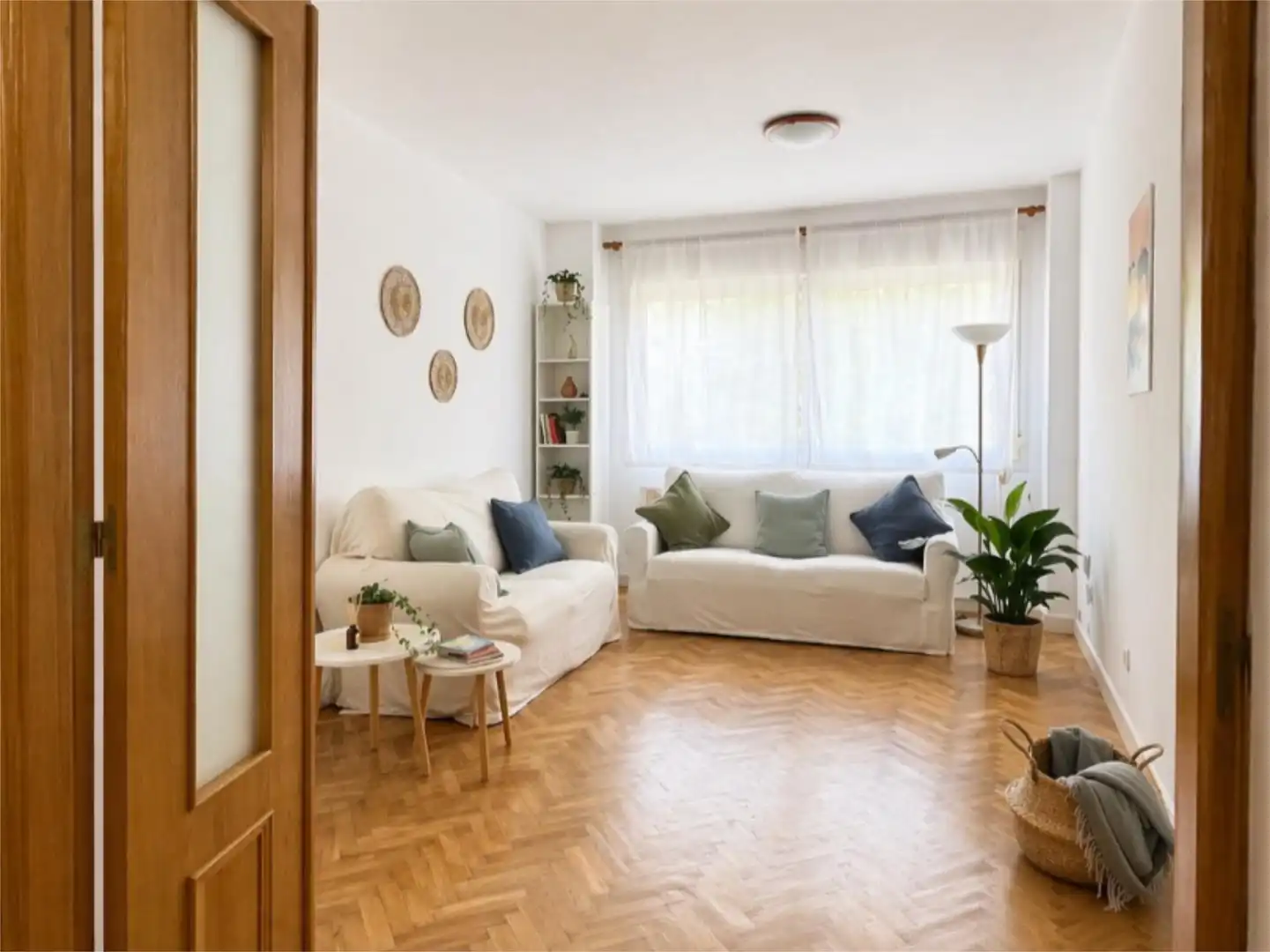 Piso en venta en Calle de Francisco Largo Caballero, 58, Norte Sala de estar de Piso en venta en Alcobendas con Terraza y Piscina