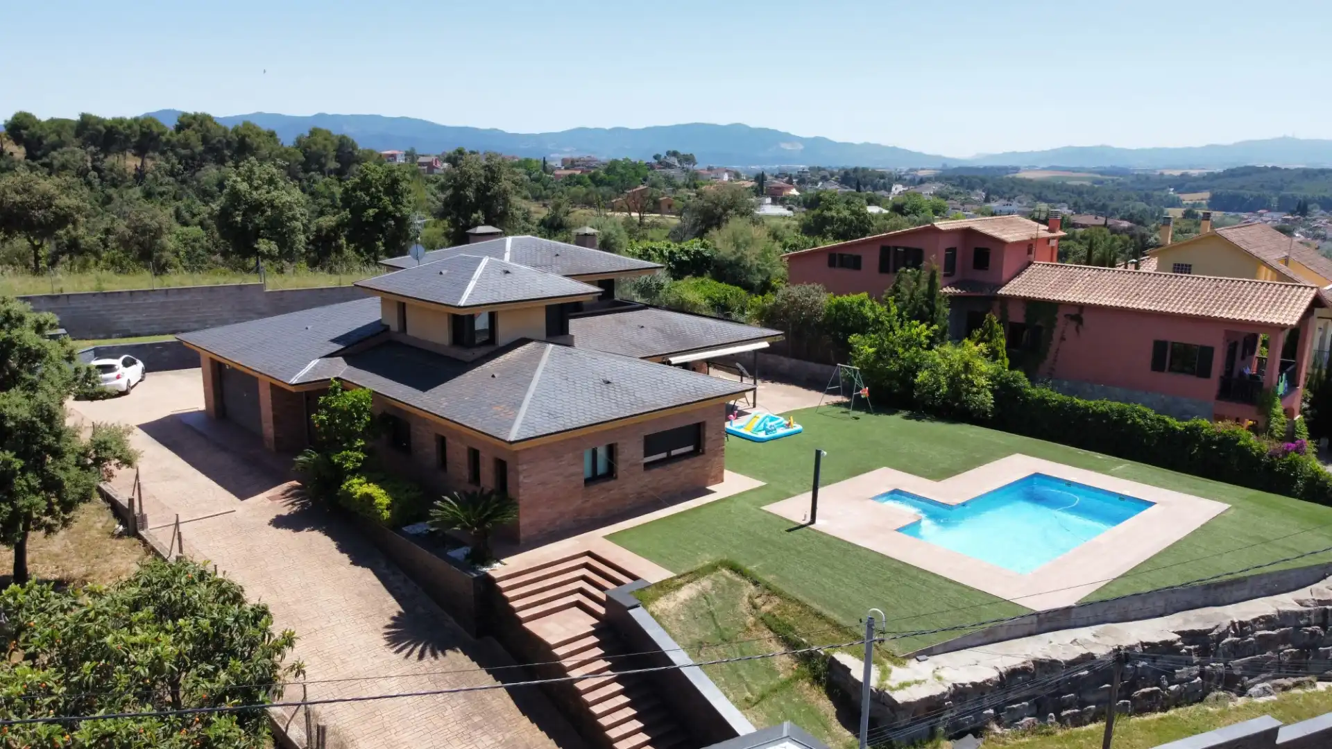 Houses for sale in Carrer D'ausiàs March, 7, Lliçà de Vall Garden of Houses for sale in Lliçà de Vall with Air Conditioner, Terrace and Swimming Pool