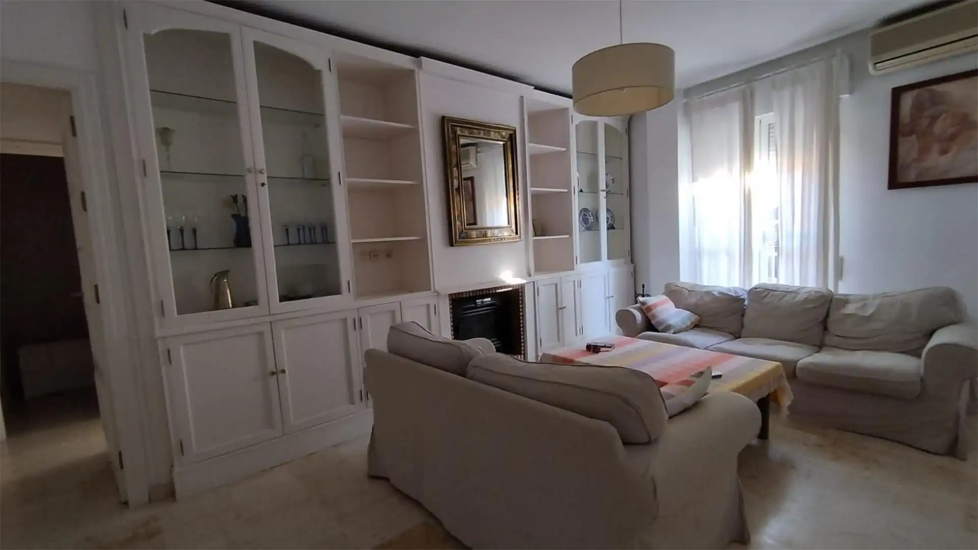 Flat for rent in Calle Rodrigo de Triana, 75, Triana Casco Antiguo Living room of Flat for rent in Sevilla with Air Conditioner, Heating and Furnished