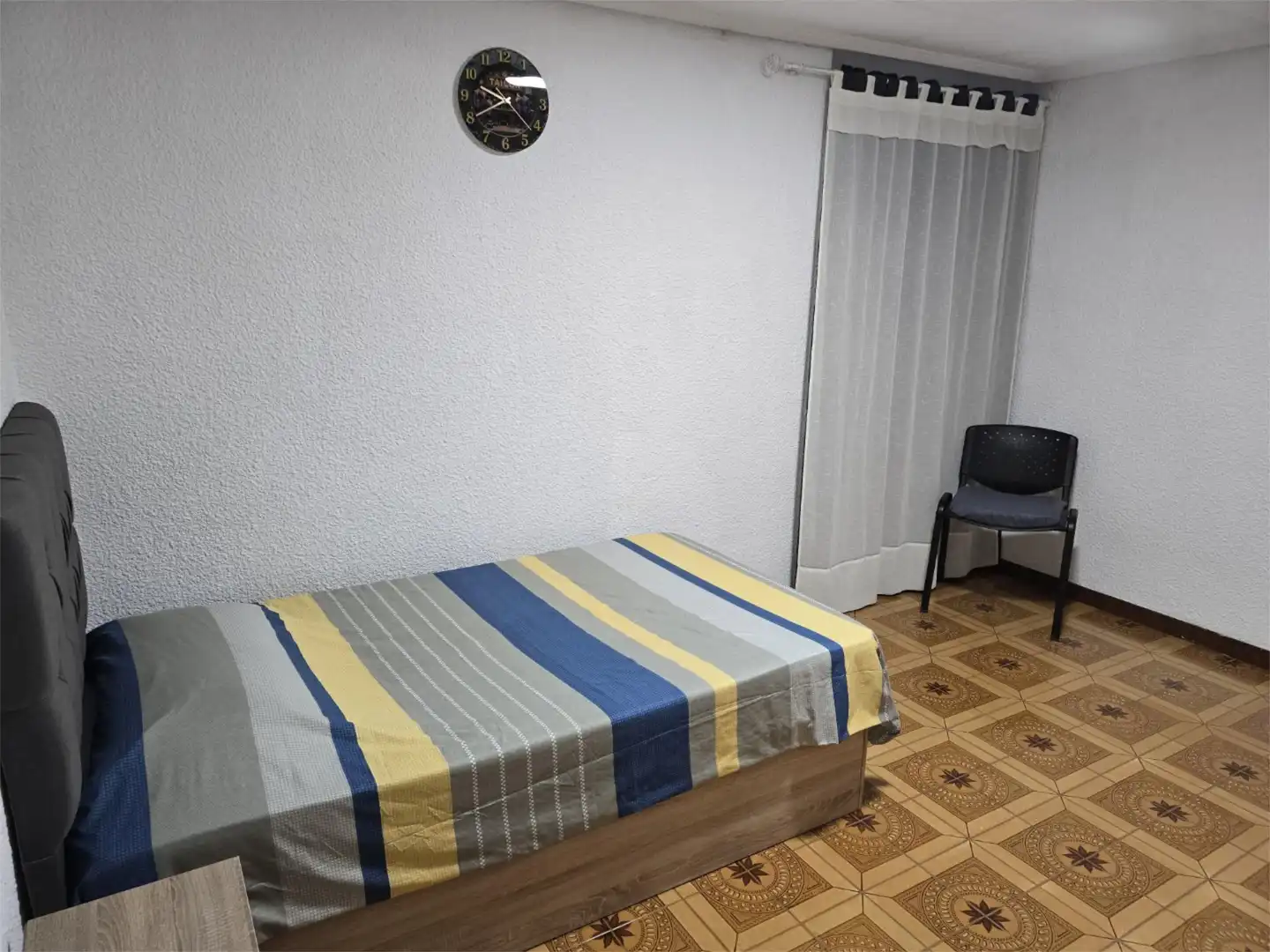 Zimmer in Carrer Mario Pastor Sempere, 48, Carrús Este