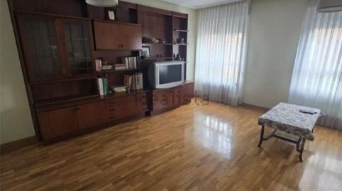 Foto 2 de Piso de alquiler en Avenida San Juan de Sahagún, 24, San Mamés - La Palomera, León Capital