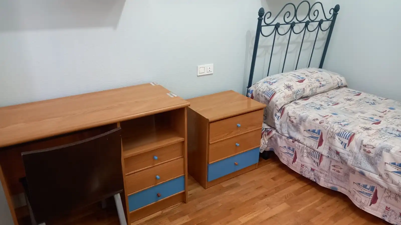 Pis de lloguer a Avenida San Juan de Sahagún, 24, San Mamés - La Palomera Dormitori de Pis de lloguer en León Capital amb Calefacció, Parquet i Moblat