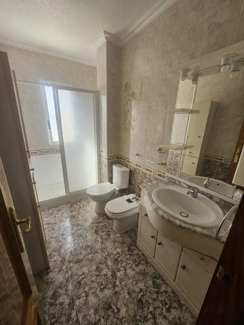 Bathroom of Duplexes for rent in Las Torres de Cotillas  with Air Conditioner, Oven and Microwave