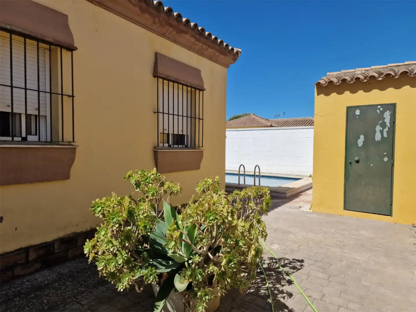 Exterior view of Houses for sale in Chiclana de la Frontera  with Air Conditioner, Heating and Private garden