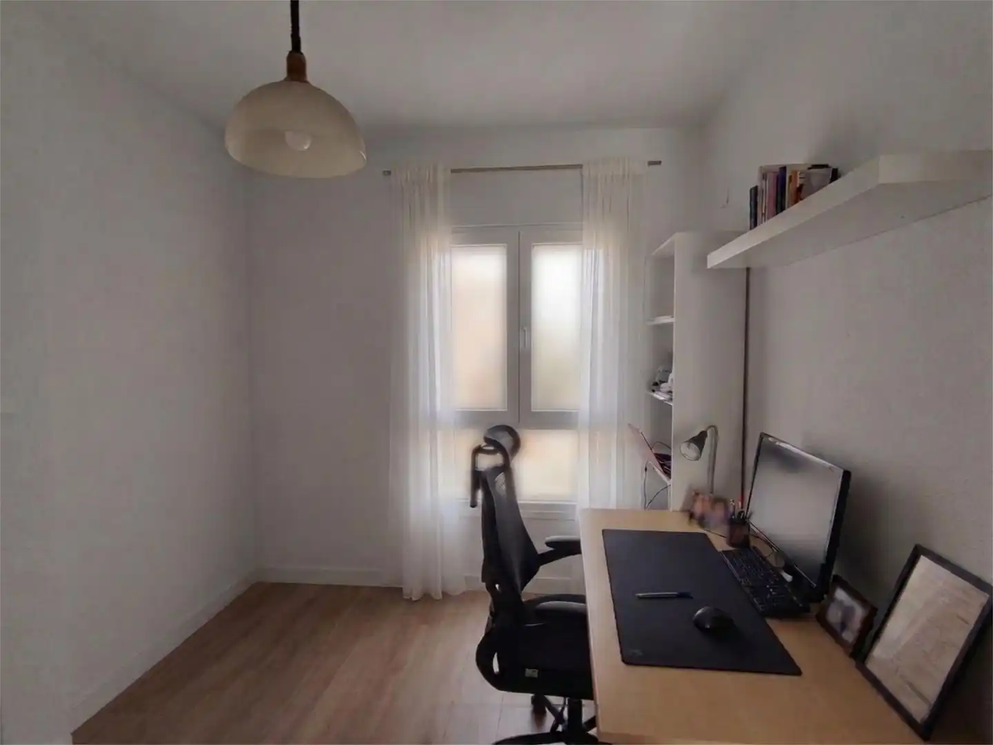 Piso en venta en Calle Turia, 19, Centro - Barriada Mallorca Habitación de Piso en venta en Camas con Aire acondicionado