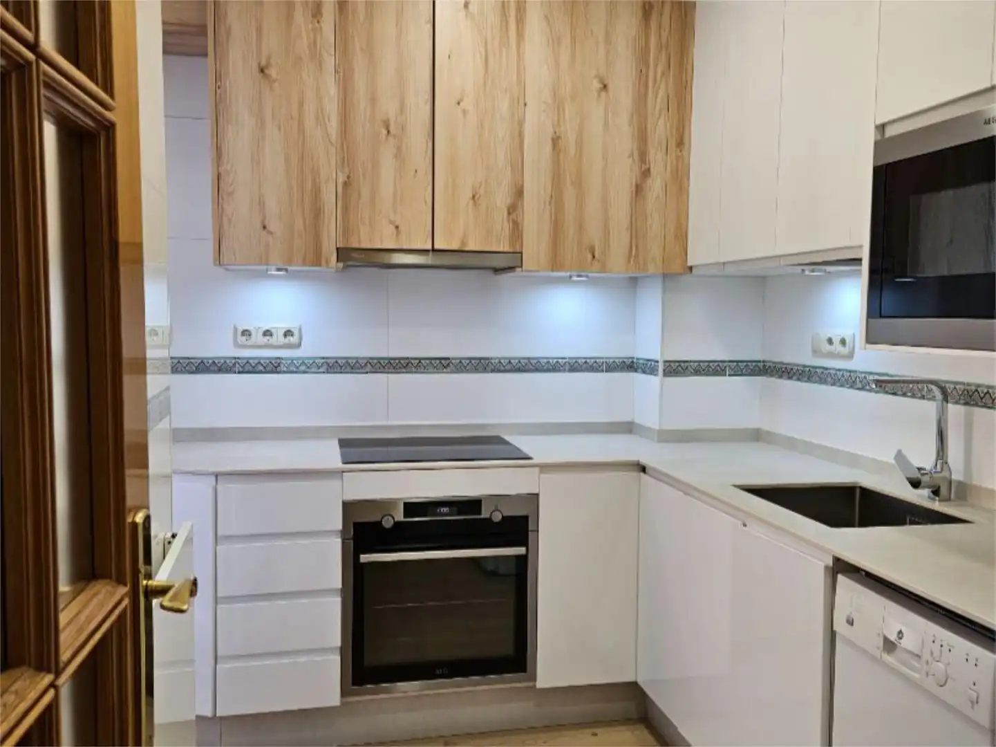 Kitchen of Flat for rent in Granada  with Air Conditioner, Heating and Parquet flooring