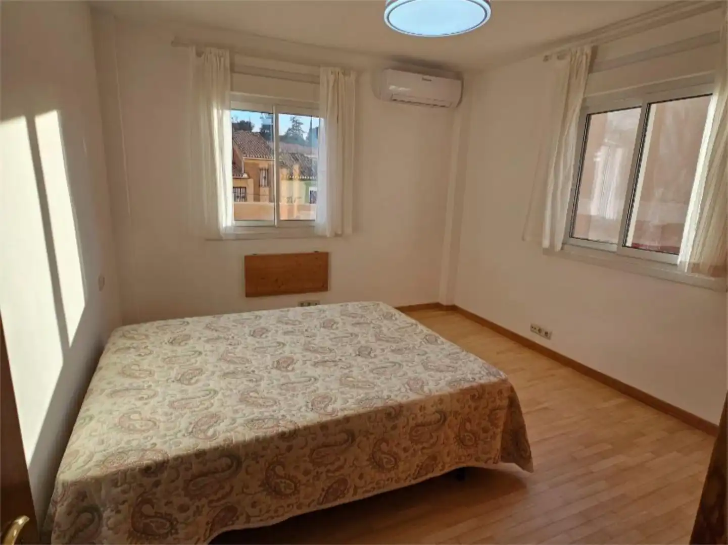 Bedroom of Flat for rent in Granada  with Air Conditioner, Heating and Parquet flooring
