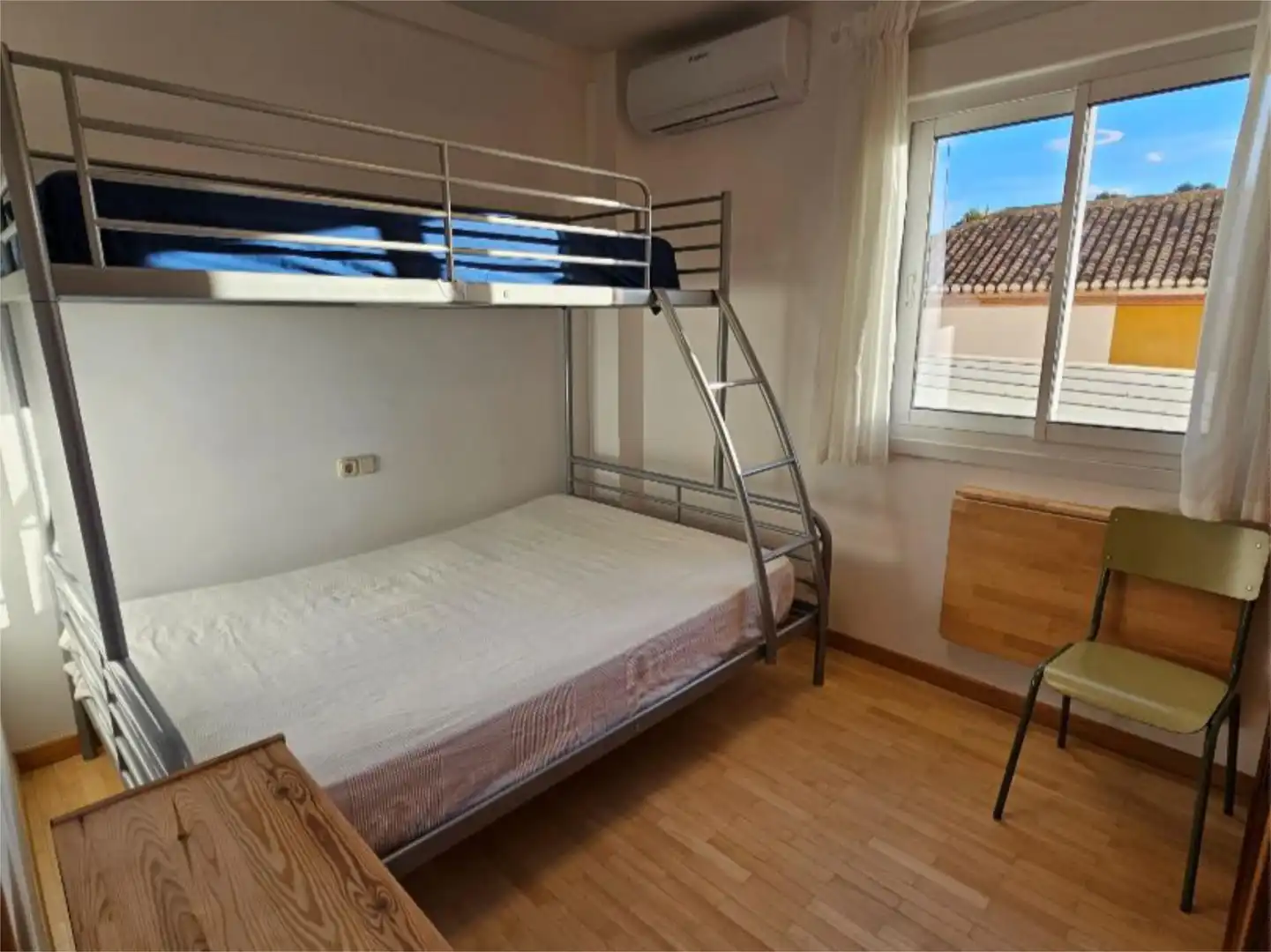 Bedroom of Flat for rent in Granada  with Air Conditioner, Heating and Parquet flooring