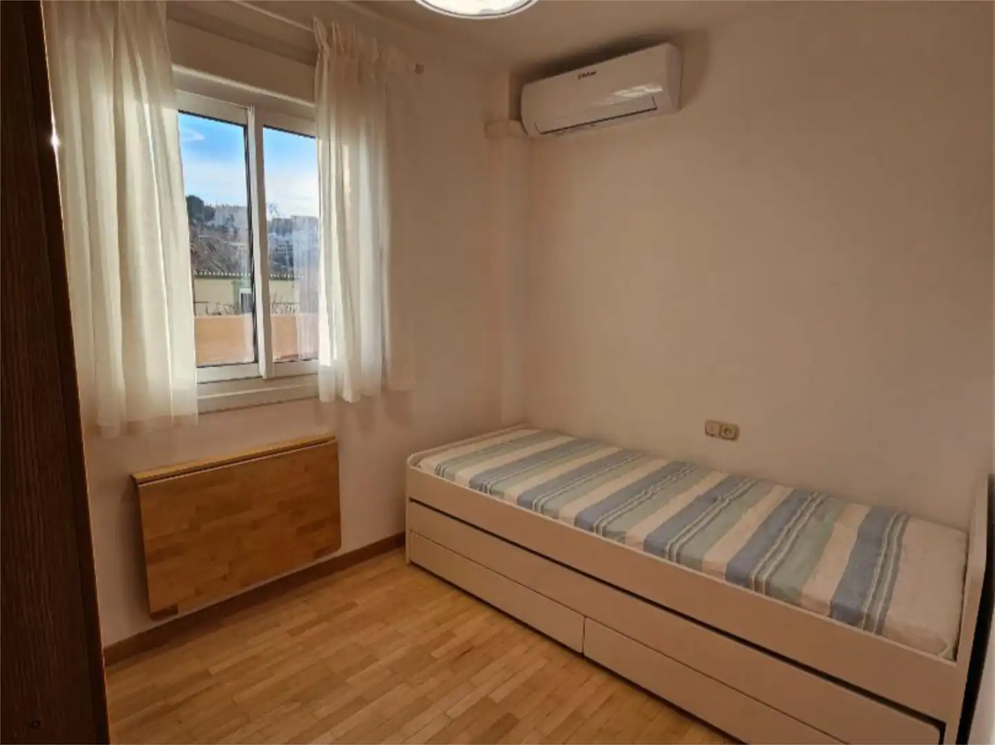 Bedroom of Flat for rent in Granada  with Air Conditioner, Heating and Parquet flooring