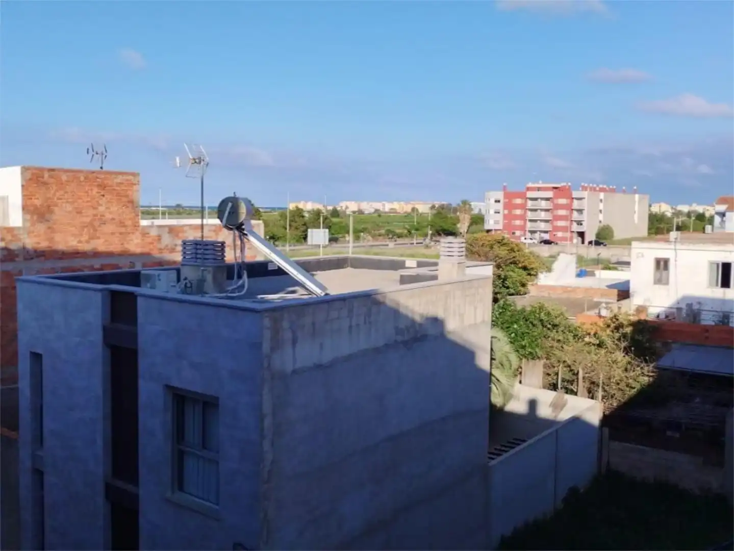 Außenansicht von Wohnung zum Verkauf in Moncofa mit Klimaanlage und Balkon