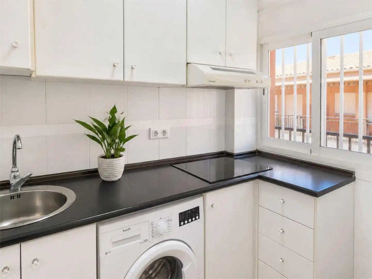 Wohnung zum Verkauf in Carrer de Tarragona, 2, Peñíscola / Peníscola Küche von Wohnung zum Verkauf in Peñíscola / Peníscola mit Terrasse und Balkon