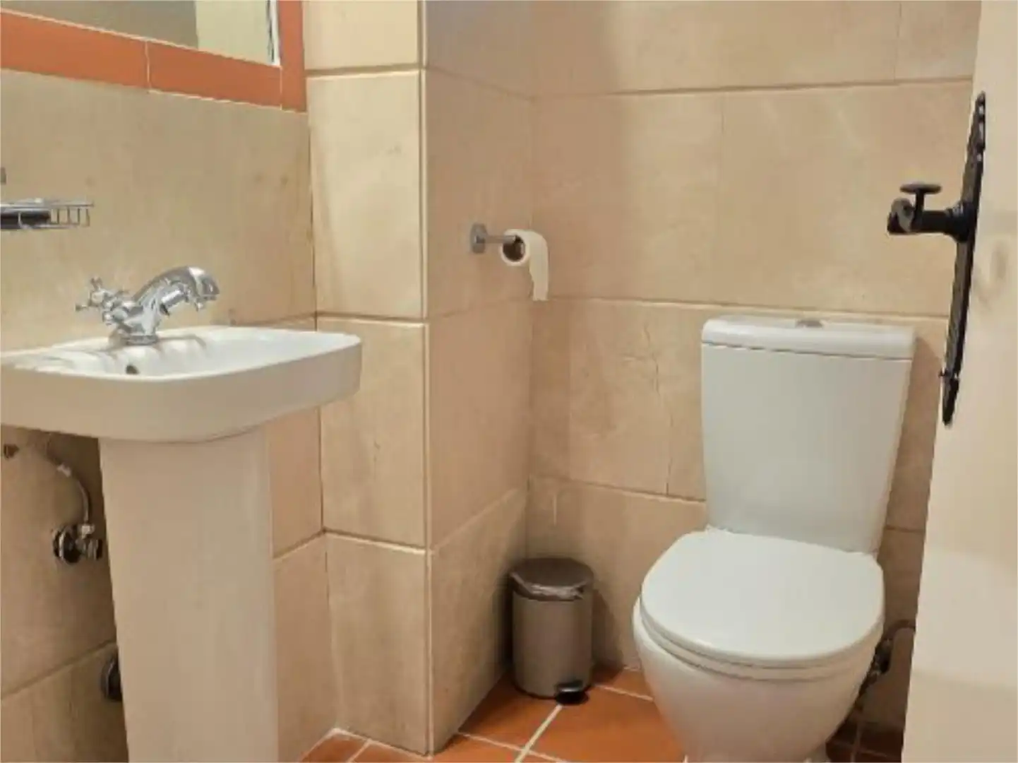 Baño de Dúplex de alquiler en Estepona con Aire acondicionado, Calefacción y Amueblado