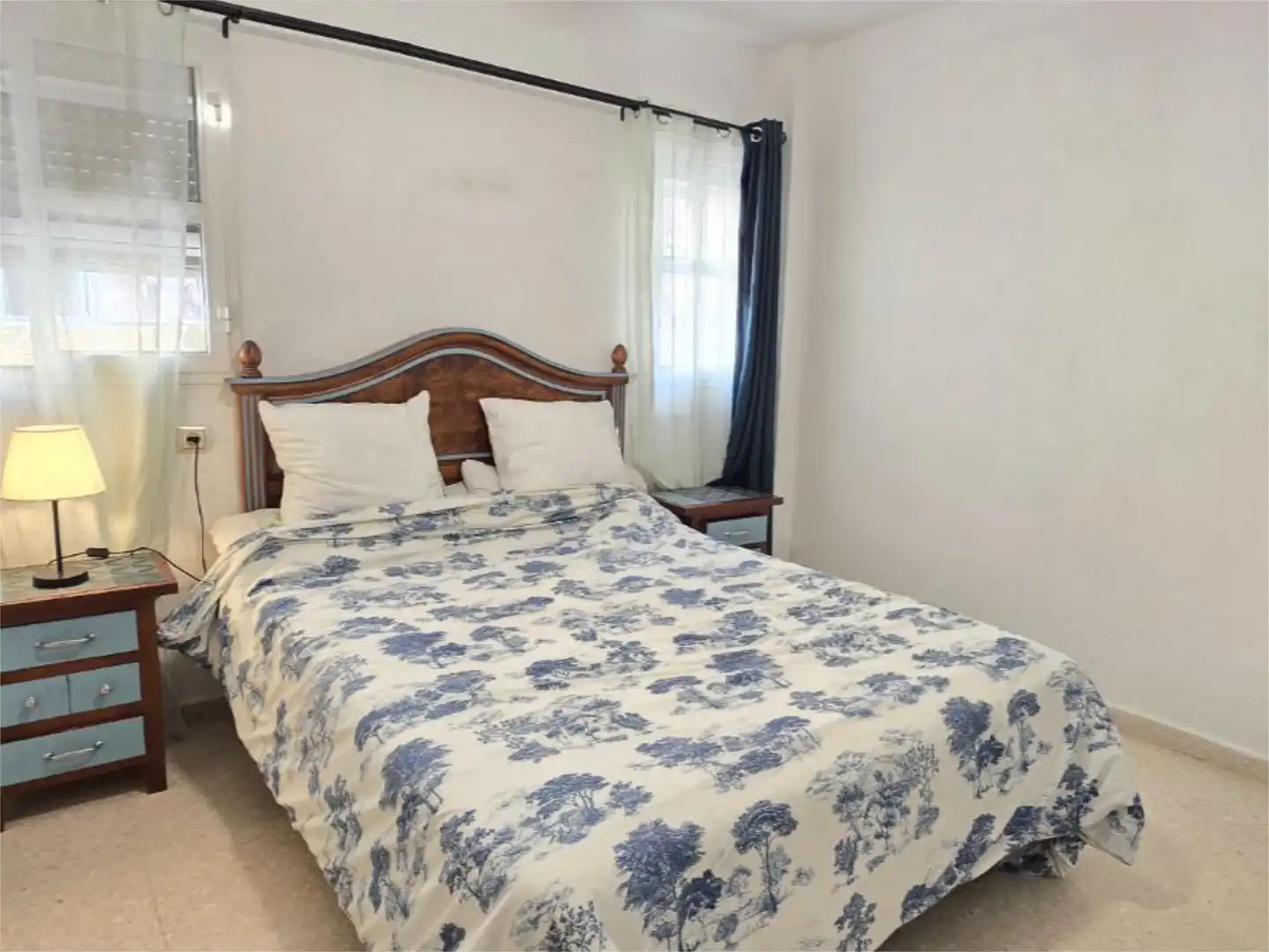 Habitación de Dúplex de alquiler en Estepona con Aire acondicionado, Calefacción y Amueblado