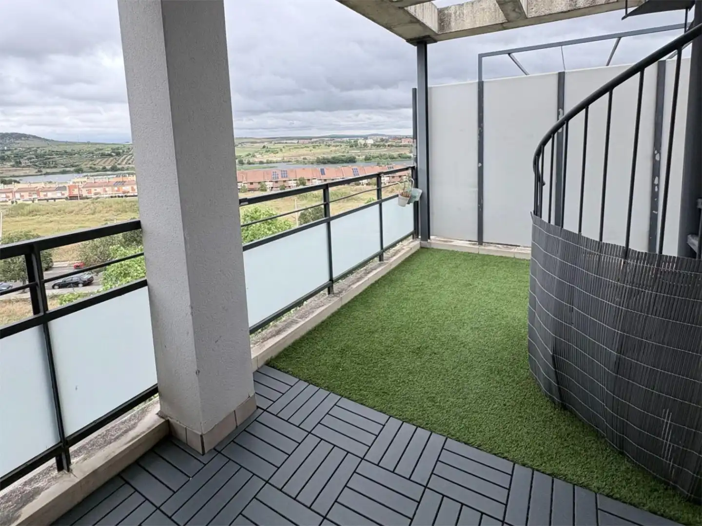 Attic for sale in Calle Manuel Núñez, 10, Mérida Balcony of Attic for sale in Mérida with Air Conditioner, Terrace and Swimming Pool