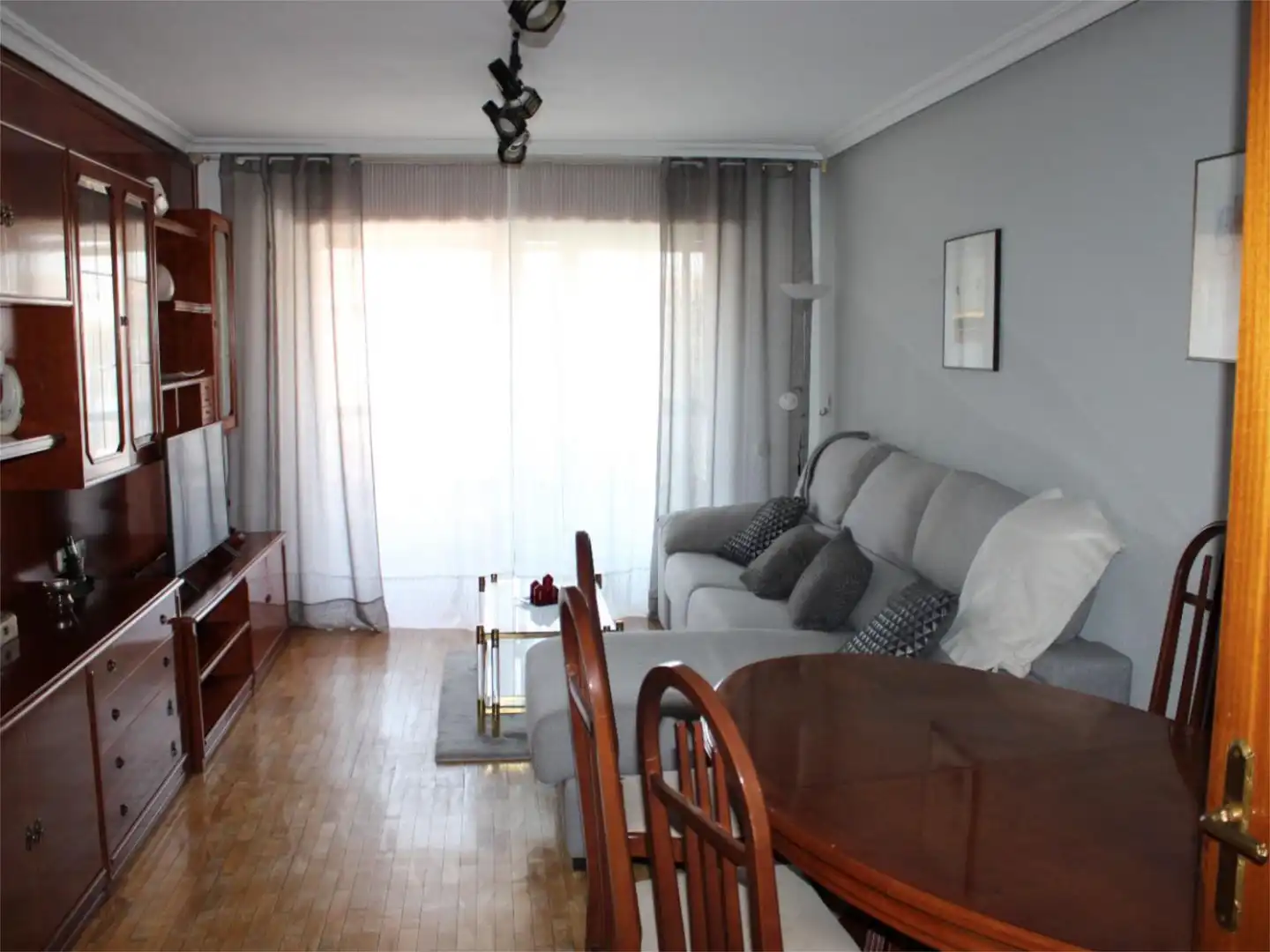 Sala de estar de Piso de alquiler en León Capital  con Calefacción, Parquet y Amueblado