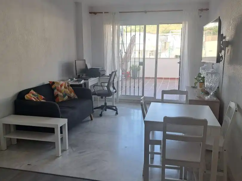 Sala d'estar de Pis en venda en Benalmádena amb Terrassa, Piscina i Balcó