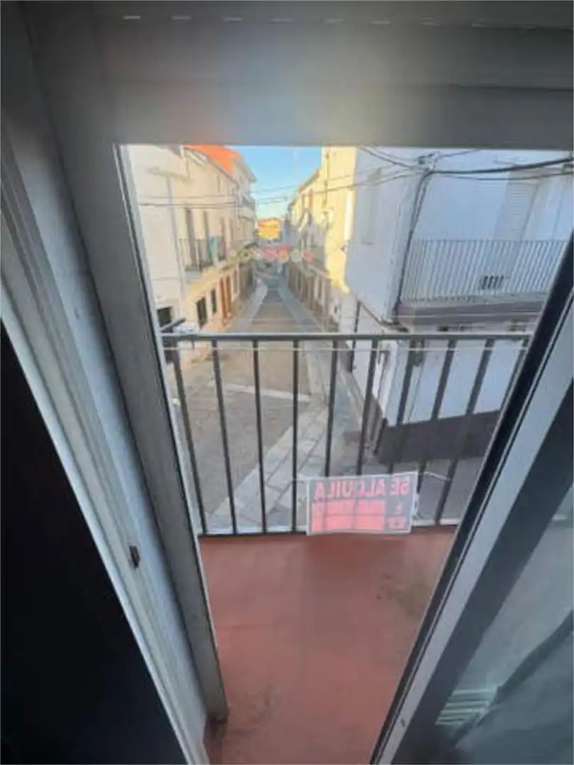Vista exterior de Piso de alquiler en Alcuéscar con Terraza